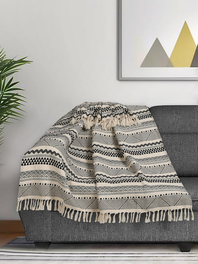 Acoustic White & Black Geometric Pattern Polycotton Sofa Throw (180 x 140 cm)