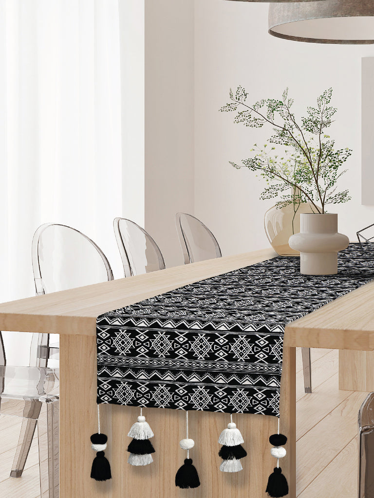 Tribal Black & White Polycotton Jacquard Ethnic 6 Seater Table Runner With Tasseld (180x40cm)