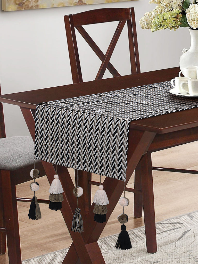 Mezposh Acoustic Natural & Black Polycotton Jacquard Chevron 4 Seater Table Runner With Tassels (140x40cm)