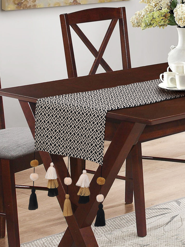 Acoustic Black & Beige Polycotton Jacquard Chevron 4 Seater Table Runner With Tassels (140x40cm)